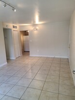 8607 SW 68th Ct in Miami, FL - Building Photo