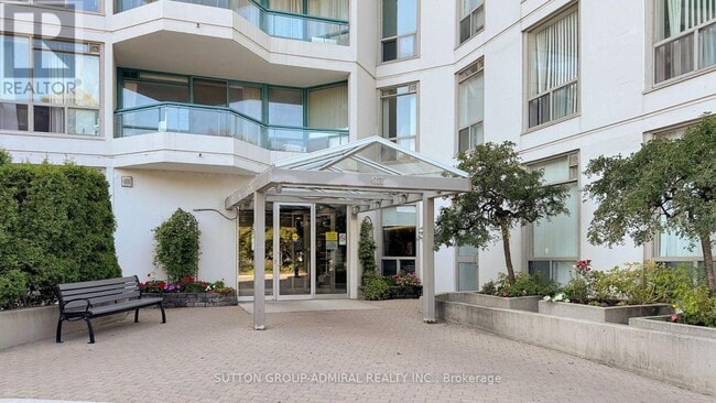 4727 Sheppard Ave E in Toronto, ON - Building Photo - Building Photo