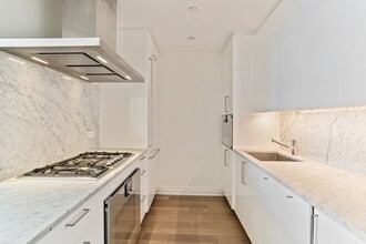460 W 42nd St in New York, NY - Building Photo - Building Photo