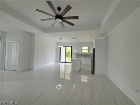 886 Milwaukee Blvd in Lehigh Acres, FL - Building Photo