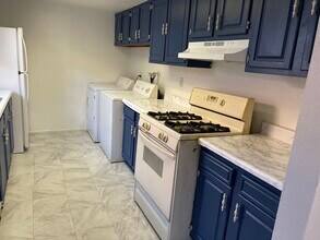 4660 Koval Ln, Unit D in Las Vegas, NV - Building Photo - Building Photo