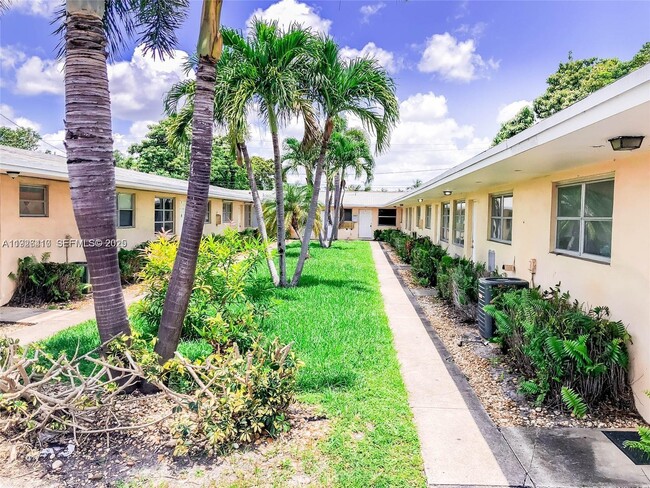 2641 Polk St in Hollywood, FL - Building Photo - Building Photo