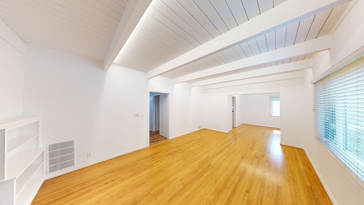 15900 Sunset in Pacific Palisades, CA - Building Photo