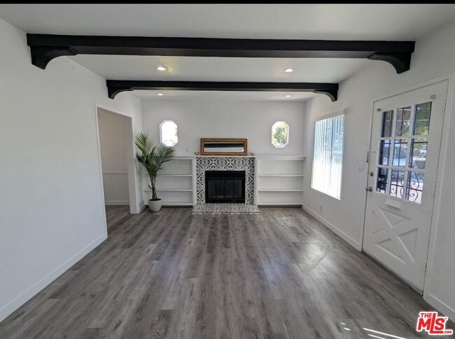 18820 Roscoe Blvd in Los Angeles, CA - Building Photo - Building Photo