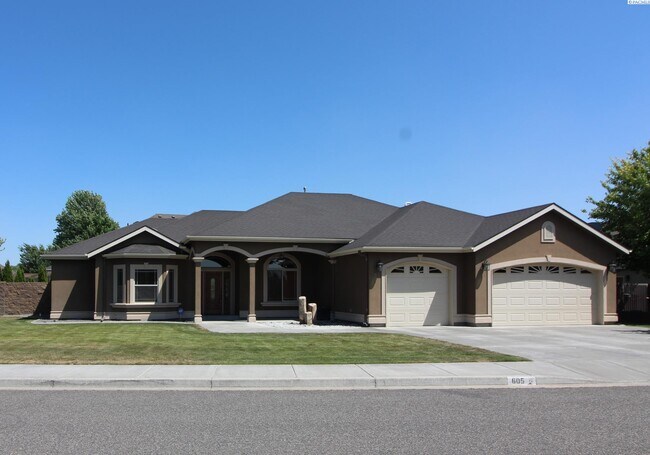 property at 605 S Hawaii Pl