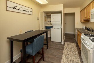 The Brittany Apartments in Pikesville, MD - Foto de edificio - Building Photo