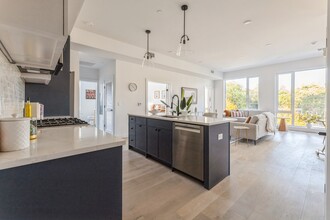 425 3rd St, Unit 202 in Jersey City, NJ - Building Photo - Building Photo