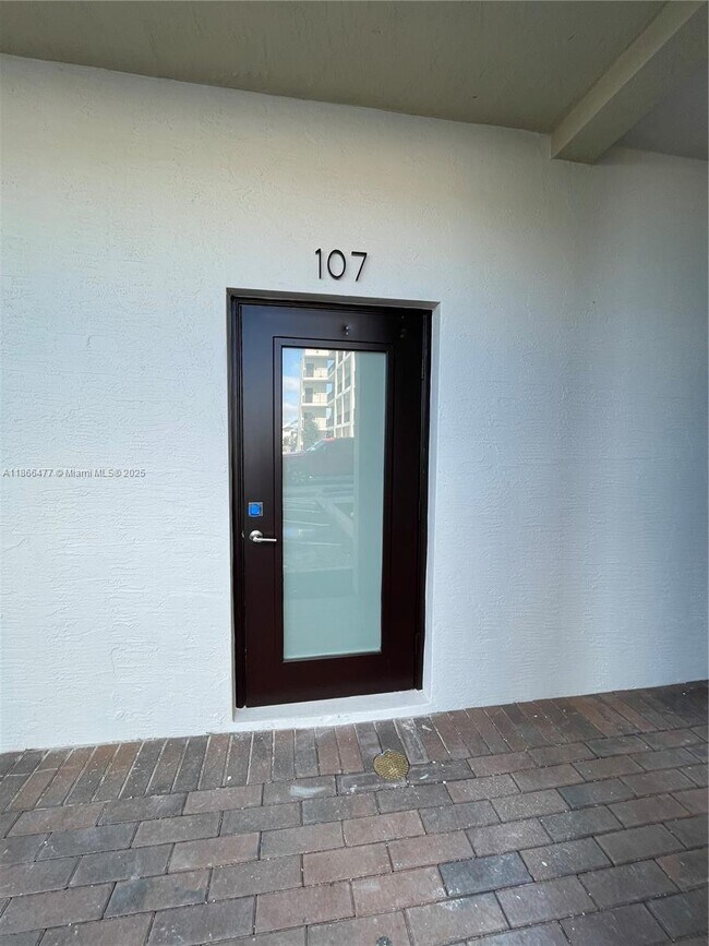8265 NW 41st St in Doral, FL - Building Photo - Building Photo