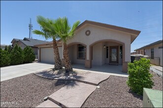 6617 Berringer St in El Paso, TX - Building Photo - Building Photo