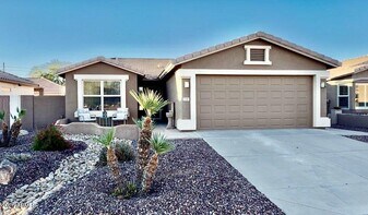 3189 E Hazeltine Way in Chandler, AZ - Building Photo