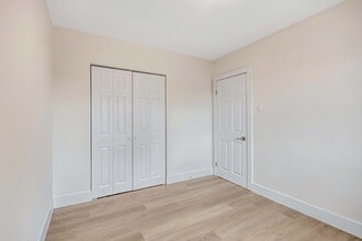 1889 Wavell St in London, ON - Building Photo - Building Photo