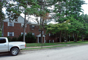 Plymouth Manor in Norristown, PA - Building Photo