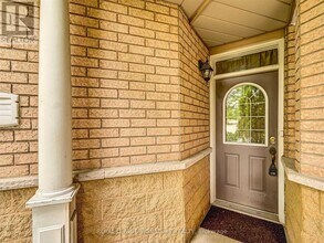 833 Scollard Ct in Mississauga, ON - Building Photo - Building Photo