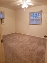 10477 Sprinkle Rd, Unit 2 in Vicksburg, MI - Foto de edificio - Building Photo