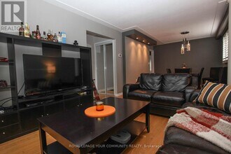 33A Alcan Ave in Toronto, ON - Building Photo - Building Photo