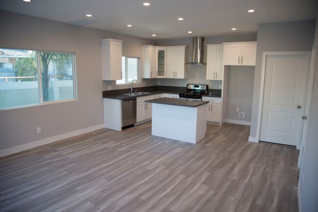 6708 Morella Ave in Los Angeles, CA - Building Photo - Building Photo