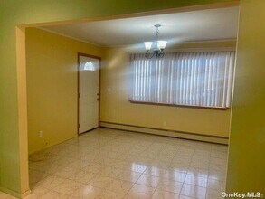 325 S 8th St in Lindenhurst, NY - Building Photo - Building Photo