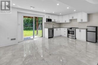 265 Bruce Cameron Dr in Clarington, ON - Building Photo - Building Photo