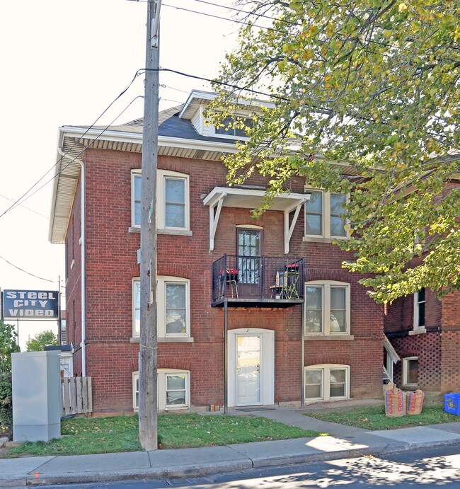 3 Balmoral Ave