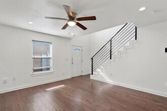 6211 Manor Rd in Austin, TX - Foto de edificio - Building Photo