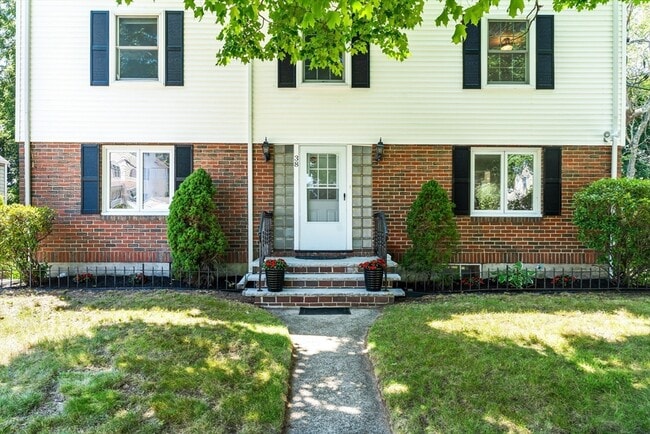 38 Ivan St in Lexington, MA - Building Photo - Building Photo