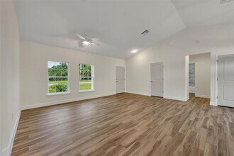 210 E Baxter St in De Leon Springs, FL - Building Photo - Building Photo