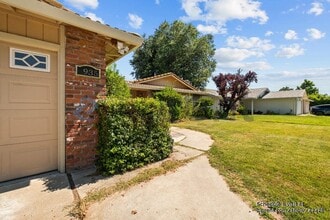 935 Springoak Way in Stockton, CA - Building Photo - Building Photo