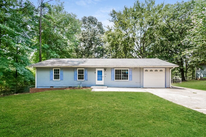 109 Neal Ave in Stockbridge, GA - Foto de edificio