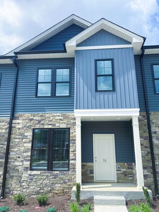 75 High St in Lynchburg, VA - Building Photo
