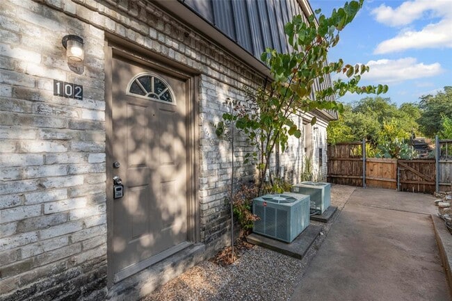 2800 Westhill Dr in Austin, TX - Building Photo - Building Photo