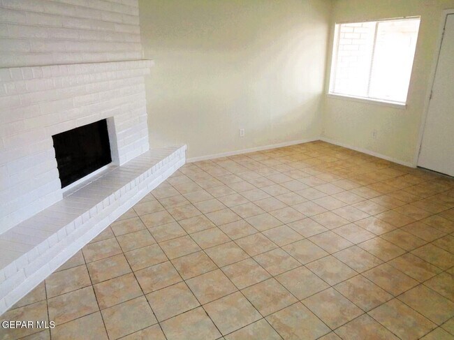3028 E Glen Dr in El Paso, TX - Building Photo - Building Photo