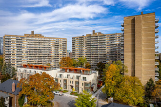 Brentwood Towers in Toronto, ON - Building Photo - Building Photo