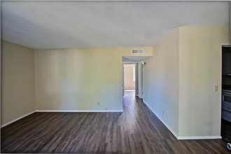 240 Harmon Ave-Unit -111 in Panama City, FL - Building Photo - Building Photo