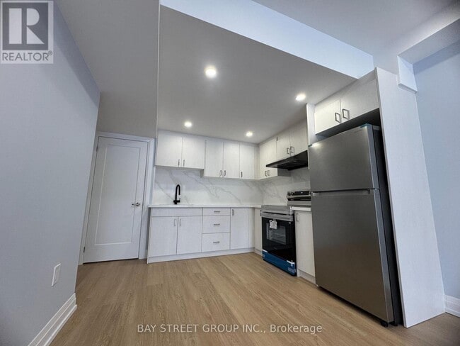 property at 3422 Braeside Wy