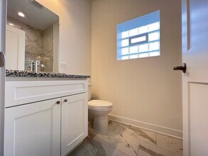 226 W 24th St in Chicago, IL - Building Photo - Building Photo