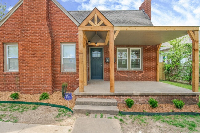 property at 2606 E 7th St