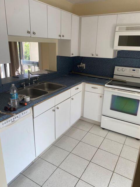 5200 E Club Cir in Boca Raton, FL - Building Photo - Building Photo