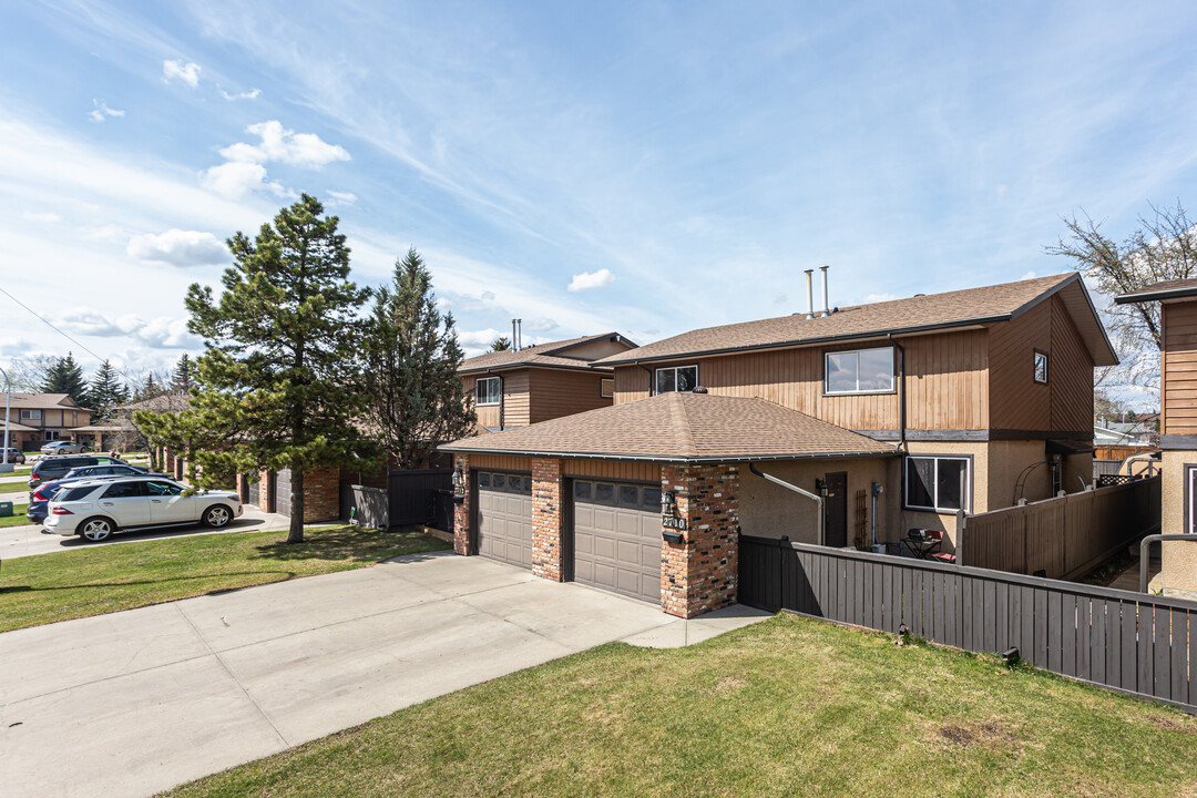 13615 28 St NW in Edmonton, AB - Building Photo