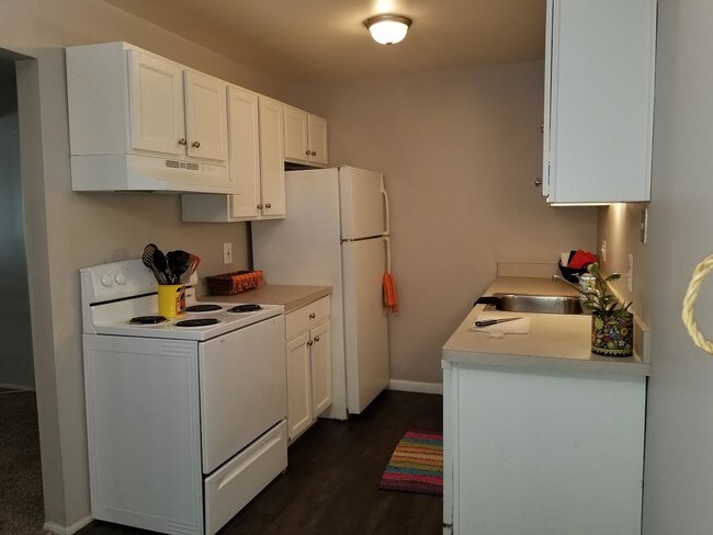 21860 Coolidge Hwy-Unit -860-107 in Oak Park, MI - Building Photo - Building Photo