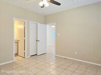 6158 Settlers Lake Cir E photo'