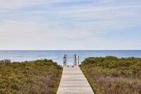 30 Madequecham Valley Rd in Nantucket, MA - Foto de edificio - Building Photo