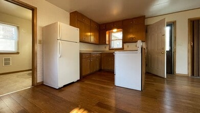 4924 N 73rd St in Milwaukee, WI - Foto de edificio - Building Photo