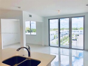 2651 NE 212th Ter, Unit 402 in Miami, FL - Building Photo - Building Photo