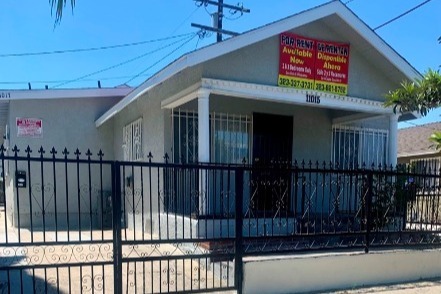 11015 S San Pedro St in Los Angeles, CA - Building Photo