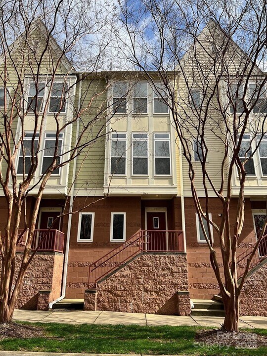 127 N Sycamore St in Charlotte, NC - Building Photo