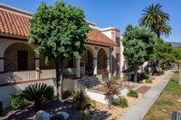 Mediterannean Woods in Glendale, CA - Foto de edificio - Building Photo