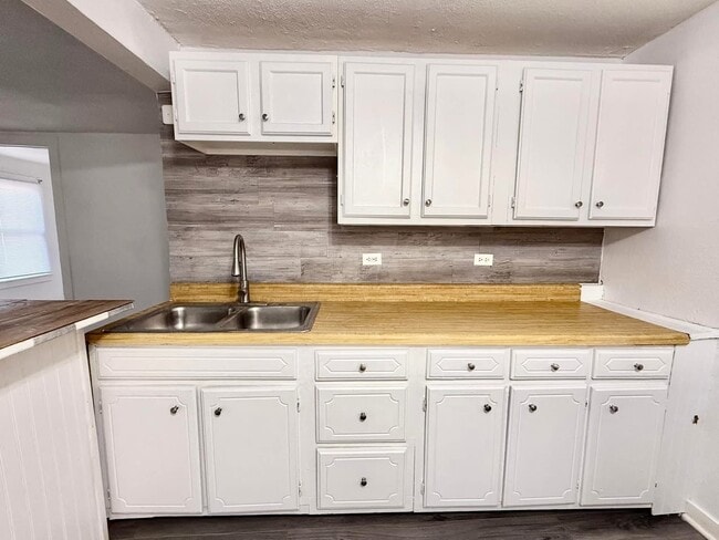 35 Monroe Ave NE in Ardmore, OK - Building Photo - Building Photo