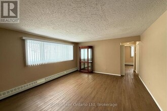 301 West Street N in Orillia, ON - Building Photo - Building Photo