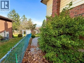 86 Devonglen Dr in Kitchener, ON - Building Photo - Building Photo