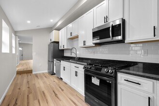 218 S Wolfe St in Baltimore, MD - Building Photo - Building Photo